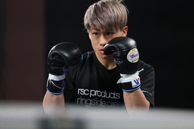 Reito Tsutsumi aspira a convertirse en la próxima superestrella japonesa del boxeo, pero se identifica en el ring con Vasiliy Lomachenko