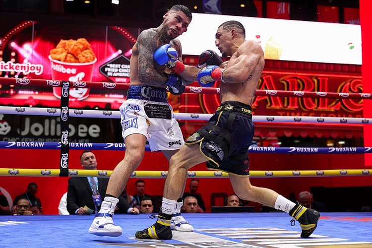 Teofimo Lopez précis et dominateur dans sa victoire aux points contre Arnold Barboza Jr. lors de la soirée de The Ring à Times Square.